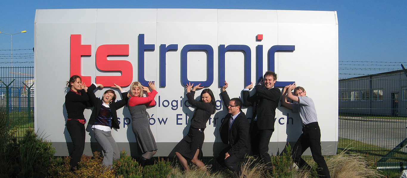 Group photo of the TSTRONIC team in front of the main entrance